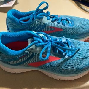Brooks adrenaline shoes worn once